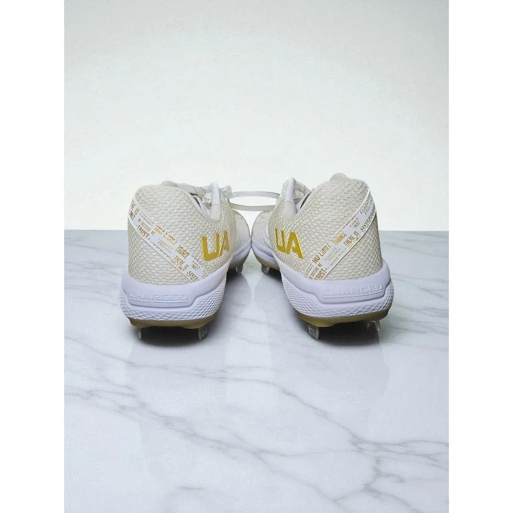 Under Armour Women's Charged Softball‎ Cleats White Gold Athletic Shoes sz 6
